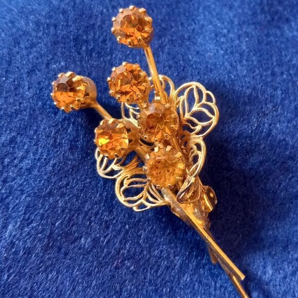 Gold tone Flowers Filigree Basket Brooch - Picture 1 of 4